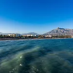 By Riva - Gorgeous 2 Bedroom In Centre Of Puerto Banus Lägenhet *
