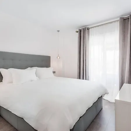 By Riva - Gorgeous 2 Bedroom In Centre Of Puerto Banus マルベーリャ