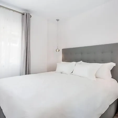 By Riva - Gorgeous 2 Bedroom In Centre Of Puerto Banus Appartement *