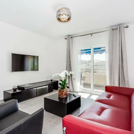 By Riva - Gorgeous 2 Bedroom In Centre Of Puerto Banus