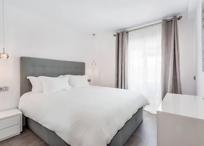 By Riva - Gorgeous 2 Bedroom In Centre Of Puerto Banus マルベーリャ