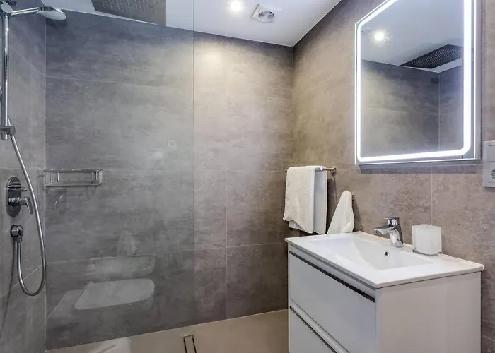Apartment By Riva - Gorgeous 2 Bedroom In Centre Of Puerto Banus *