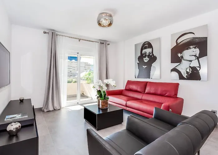 By Riva - Gorgeous 2 Bedroom In Centre Of Puerto Banus マルベーリャ