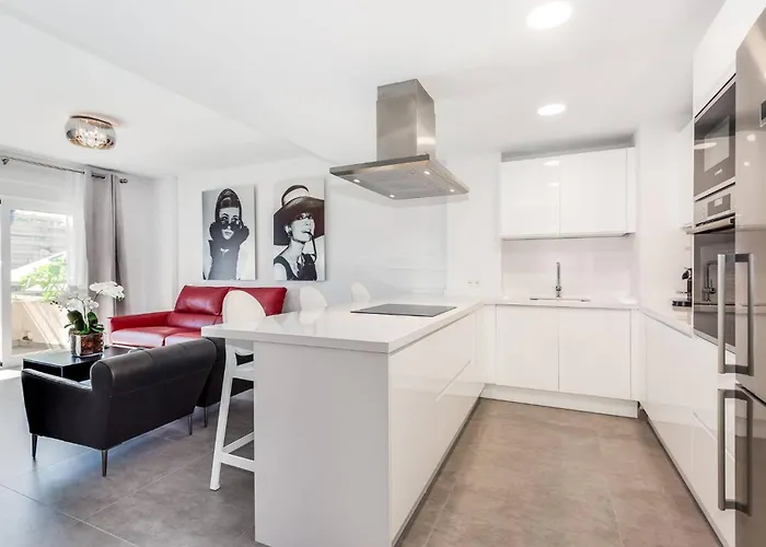 By Riva - Gorgeous 2 Bedroom In Centre Of Puerto Banus