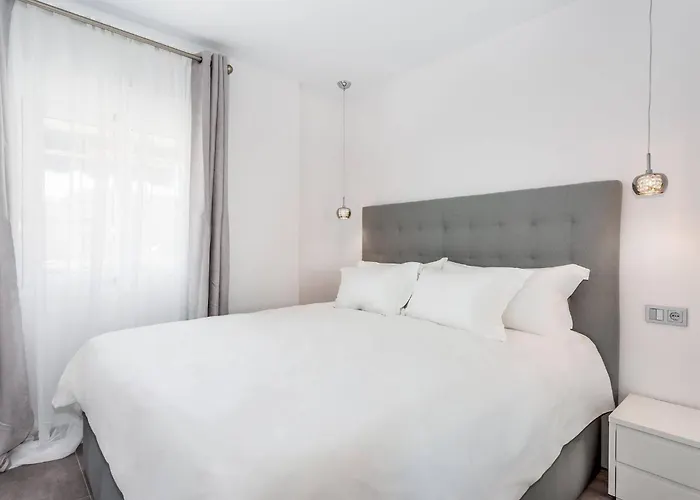By Riva - Gorgeous 2 Bedroom In Centre Of Puerto Banus Apartment *
