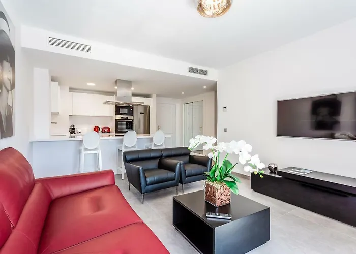 By Riva - Gorgeous 2 Bedroom In Centre Of Puerto Banus *