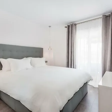 By Riva - Gorgeous 2 Bedroom In Centre Of Puerto Banus 公寓 马尔韦利亚